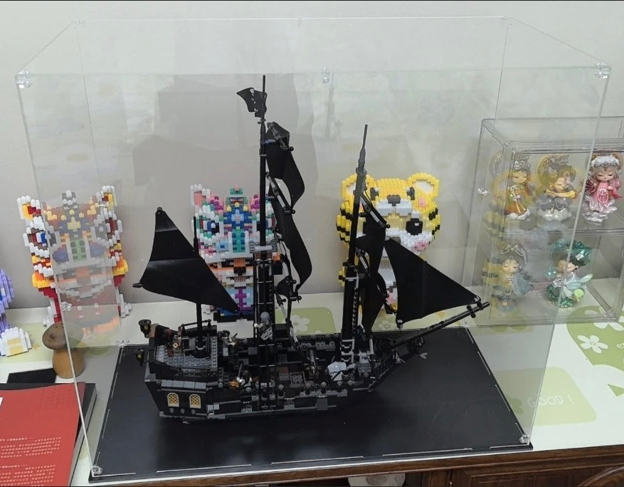 Classic Series | Display Case for LEGO® Pirates of the Caribbean™ 4184 Black Pearl / 4195 Queen Anne's Revenge - 62x30x55cm (24.4" x 11.8" x 21.7")