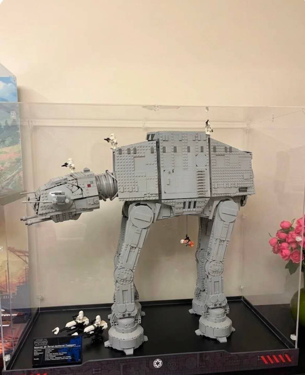 Classic Series | Display Case for LEGO® Star Wars™ 75313 UCS AT-AT Walker - 75x30x65cm (29.5" x 11.8" x 25.6")