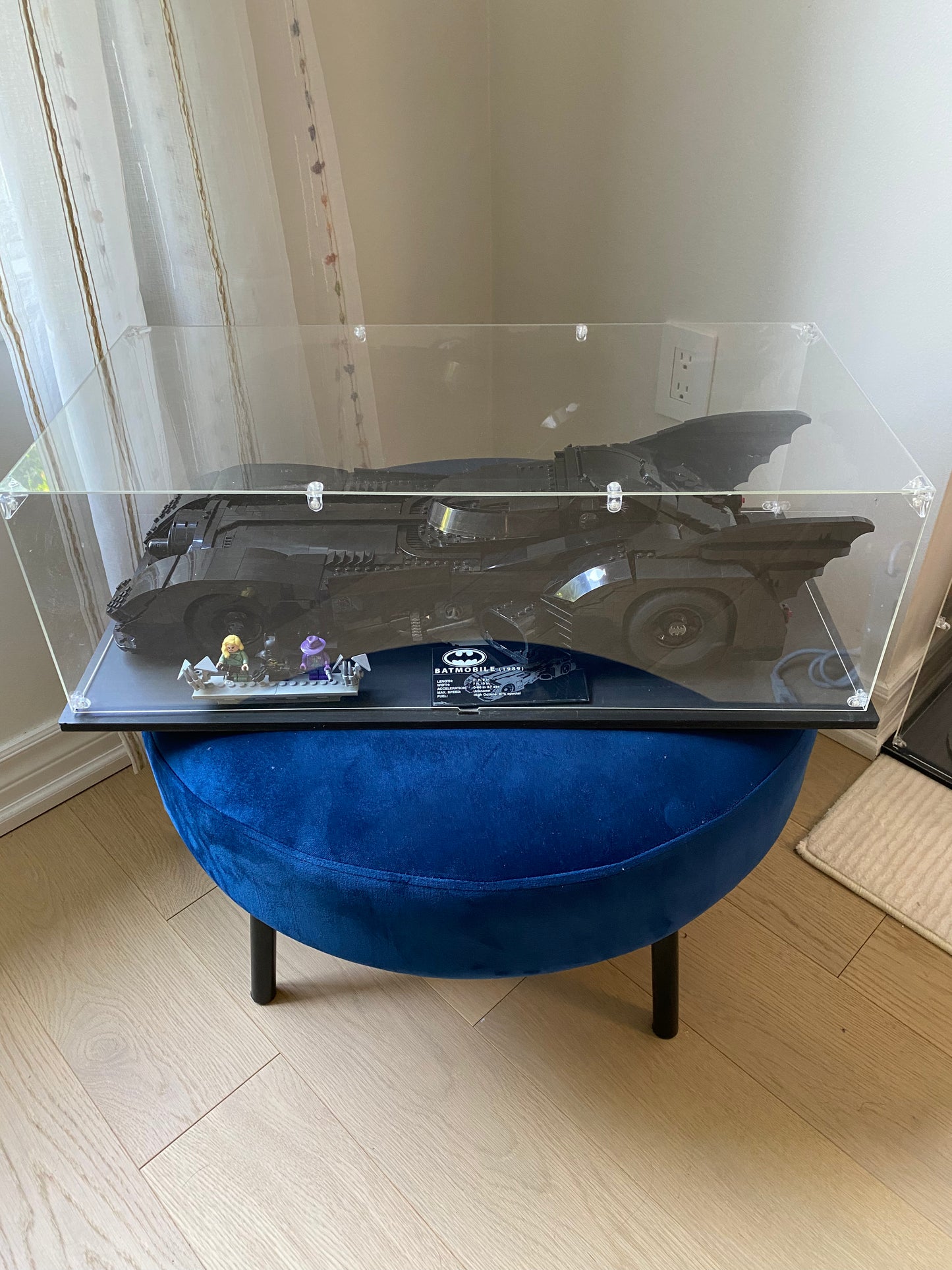 Classic Series | Display Case for LEGO® 76139 1989 Batmobile™ - 62x30x20cm (24.4" x 11.8" x 7.9")