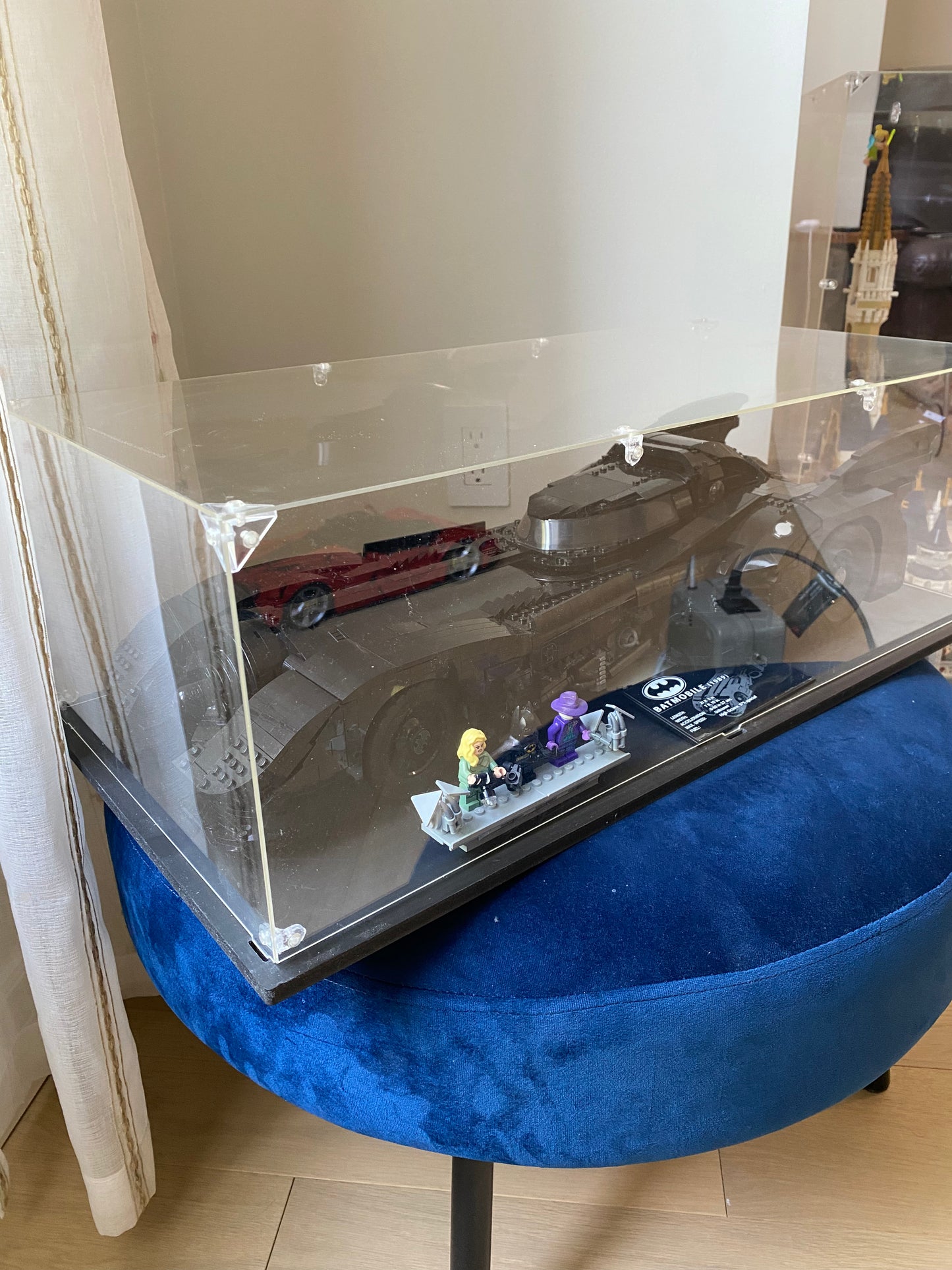 Classic Series | Display Case for LEGO® 76139 1989 Batmobile™ - 62x30x20cm (24.4" x 11.8" x 7.9")