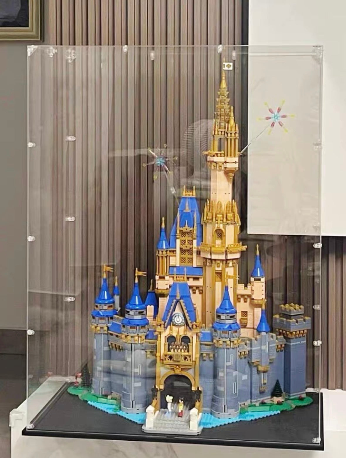 Classic Series | Display Case for LEGO® Disney Castle 43222 - 63x37x82cm (24.8" x 14.6" x 32.3")